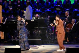 billy-crystal-roasts-at-trump’s-ufc-event,-la-mayoral-race-on-opening-night-of-the-hollywood-bowl