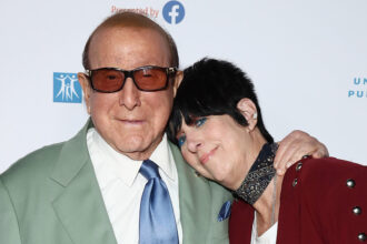diane-warren-pays-tribute-to-clive-davis:-‘we-lost-the-greatest-music-man-who-ever-lived-today’