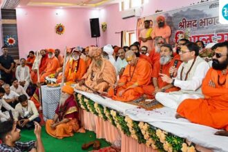 uttarakhand-chief-minister-dhami-attends-sant-sammelan-at-hari-seva-ashram