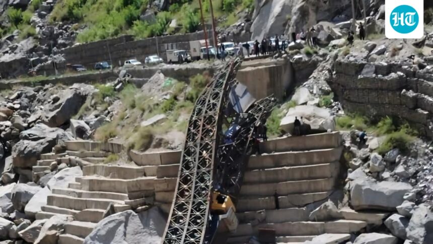 truck-falls-into-river-as-bridge-collapses-in-himachal’s-kinnaur,-driver-narrowly-escapes:-video