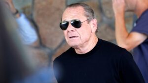 julia-ormond-is-looking-for-a-court-order-to-arrest-michael-ovitz