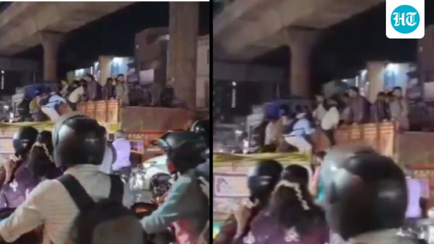 bengaluru-metro-disruption-forces-commuters-to-board-trucks;-tejasvi-surya-criticizes-the-congress-government