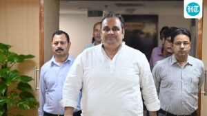 more-than-50-foreign-medical-graduates-meet-delhi-health-minister-over-training-delays-and-salary-disparity