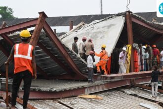 rescue-operation-still-underway,-bengal-cm-in-hospital:-warehouse-collapse-inside-kolkata-kills-5-people