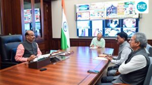 sena-mps-(ubt)-meet-lok-sabha-speaker-birla,-seek-copy-of-demands-of-six-rebel-leaders
