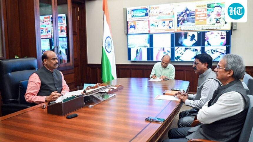 sena-mps-(ubt)-meet-lok-sabha-speaker-birla,-seek-copy-of-demands-of-six-rebel-leaders