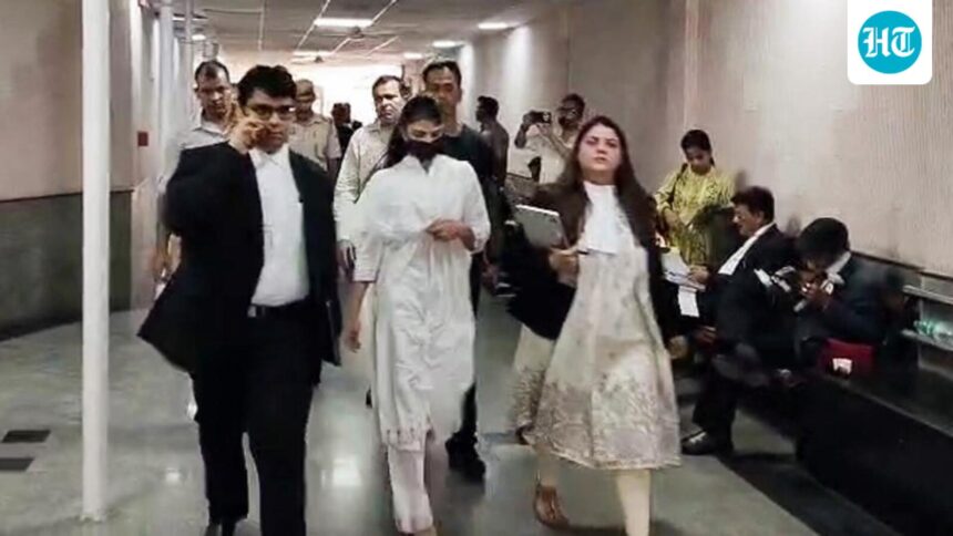 sc-allows-jacqueline-fernandez-to-withdraw-petition-in-rs-200-crore-pmla-case