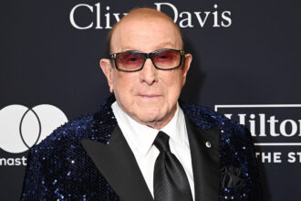 bruce-springsteen,-alicia-keys-and-barry-manilow-attend-clive-davis’-funeral