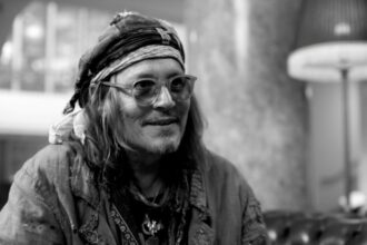 johnny-depp,-mel-gibson-and-helen-mirren:-see-the-stars-in-the-irreverent-karlovy-vary-festival-ads