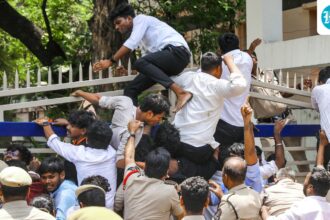 abvp,-clashes-with-police-during-a-protest-against-fee-hike-at-himachal-pradesh-university