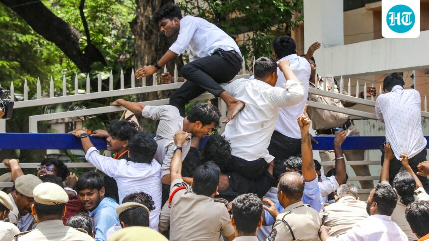 abvp,-clashes-with-police-during-a-protest-against-fee-hike-at-himachal-pradesh-university