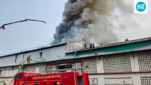 a-massive-fire-broke-out-in-a-cold-storage-unit-in-lucknow,-and-firefighting-operations-continued