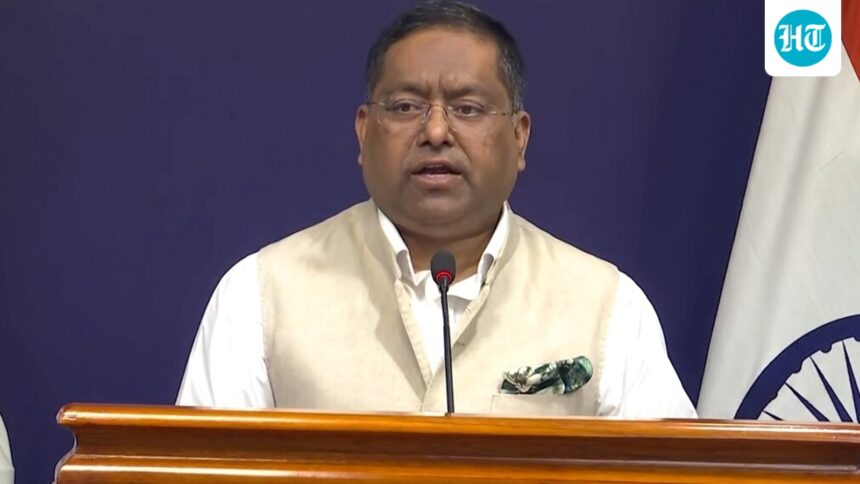 mea-condemns-pakistan’s-‘baseless’-claims-about-karachi-attack:-‘look-inward-and-act-against-terrorism’