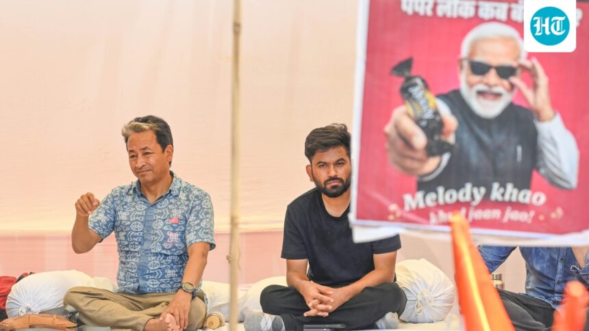 cjp-claims-delhi-police-cut-off-water-and-sanitation-facilities-in-jantar-mantar-amid-sonam-wangchuk’s-hunger-strike