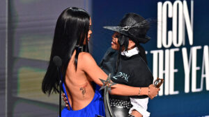 teyana-taylor-sighs-as-janet-jackson-presents-this-year’s-bet-icon-award:-“b****,-i’m-gagger”