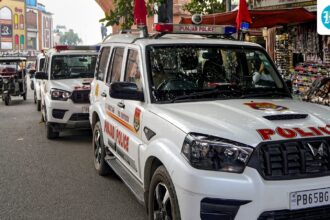 a-fight-broke-out-in-a-punjab-gurdwara-while-celebrating-the-return-of-4-sikh-nihangs-after-bail