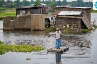 flash-floods-wreak-havoc-in-assam-and-arunachal.-more-than-22-thousand-people-were-affected-by-the-collapse-of-a-railway-bridge-video