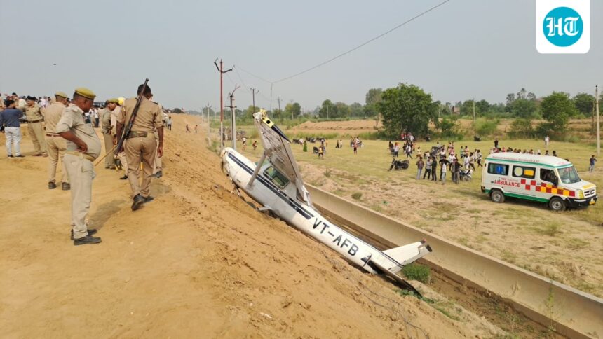 a-training-plane-crashed-near-the-road-in-kasganj,-uttar-pradesh,-and-a-trainee-pilot-was-injured;-the-general-directorate-of-civil-aviation-orders-an-investigation