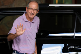 comcast-shares-featured-on-nbcuniversal-spin-off-as-wall-street-bids-farewell-to-vertical-integration