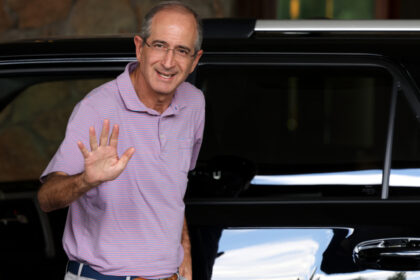 comcast-shares-featured-on-nbcuniversal-spin-off-as-wall-street-bids-farewell-to-vertical-integration