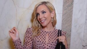 june-diane-raphael-won’t-choose-between-feminine-and-funny