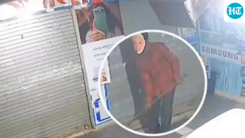 a-man-wearing-a-“modi-mask”-attempted-robbery-in-rajasthan,-and-his-failed-attempt-was-caught-on-camera