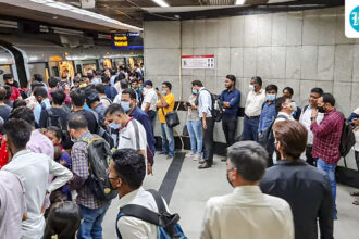 delhi-metro’s-blue-line-suffered-a-technical-malfunction-and-services-resumed-after-a-major-delay