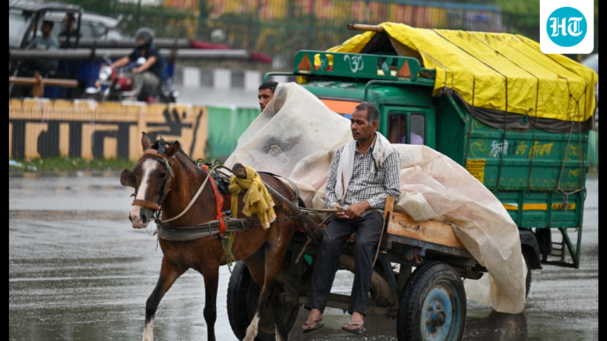 the-minimum-temperature-drops-to-22.8-degrees-celsius-as-the-monsoon-arrives-in-delhi-5-days-behind-schedule