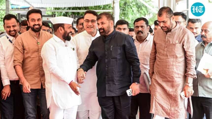 amid-the-ubt-crisis,-independent-mlc-kiran-sarnaik-has-joined-eknath-shinde’s-shiv-sena