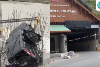 tourist-dies-when-scorpio-falls-off-road-and-crashes-into-under-construction-bridge-near-atal-tunnel-in-himachal-|-video