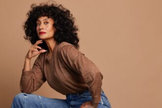 tracee-ellis-ross-has-never-performed-on-broadway.-her-debut-is-a-challenging-one-person-show