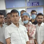 ahmedabad-jcp-shoots-al-tarikh-newspaper-in-self-defense-after-knife-attack