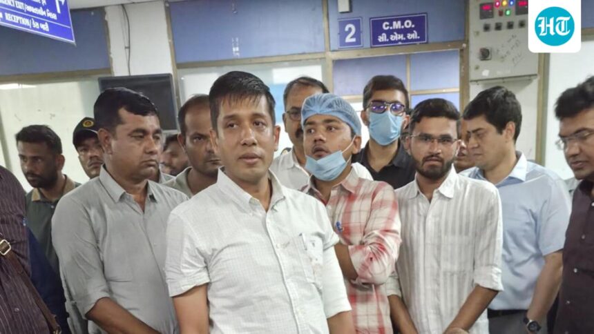 ahmedabad-jcp-shoots-al-tarikh-newspaper-in-self-defense-after-knife-attack