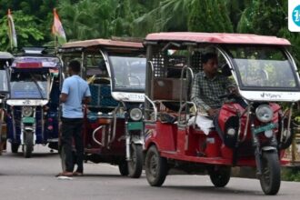 the-chinese-app-behind-viral-videos-stopping-e-rickshaws:-how-it-works-and-how-to-prevent-it