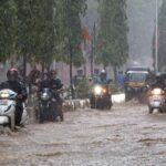 the-imd-has-put-mumbai-on-red-alert-with-‘heavy-to-very-heavy’-rain-expected-in-the-next-24-hours.