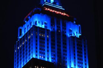 taylor-swift-something-blue?-the-empire-state-building-glows-above-manhattan