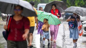 today’s-weather-live:-heavy-rain-alert-in-mumbai;-delhi-is-likely-to-witness-light-rain-over-the-weekend-as-the-monsoon-increases-in-frequency