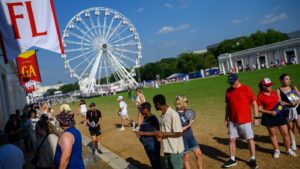 great-attendees-at-the-state-of-america’s-exposition-on-life-support-in-extreme-heat-in-washington,-dc