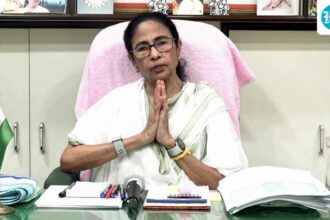 at-the-end-of-weeks-of-silence,-mamata-praises-‘original’-tmc-supporters-for-not-‘seeking-shelter-in-bjp’