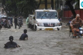 imd-issues-red-alert-as-heavy-rain-hits-mumbai;-more-than-250-mm-were-recorded-within-24-hours