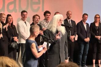 ‘white-devil’-takes-karlovy-vary:-robert-richardson-receives-honor-from-paper-ripping-harvey-keitel