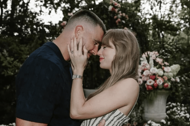 taylor-swift-engagement-ring-price:-how-many-carats-and-how-much-does-it-cost-travis-kelce