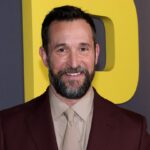 noah-wyle-missed-his-role-in-the-oscar-winning-film-because-he-“couldn’t-get-out”-of-filming-‘er’