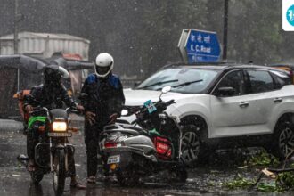 mumbai-is-bracing-for-another-day-of-heavy-rain.-exams-were-cancelled,-and-schools-were-closed