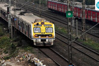 local-train-status-in-mumbai-today:-check-latest-timetable-amid-heavy-rains,-orange-alert-from-imd