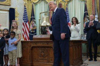trump-confirms-that-he-called-on-fifa-to-cancel-the-red-card-for-the-american-star,-and-promotes-“super-bowl”-numbers-similar-to-the-world-cup