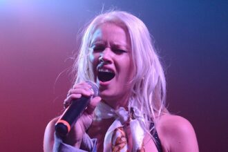 lauren-bennett-dies:-grl-singer-and-‘party-rock-anthem’-singer-dies-at-37