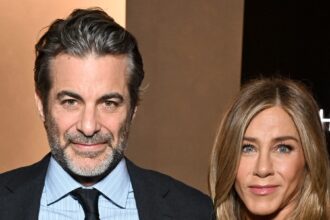 jim-curtis-rare-photos-of-jennifer-aniston-tell-about-her-in-the-best-way