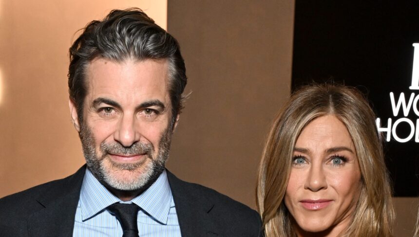 jim-curtis-rare-photos-of-jennifer-aniston-tell-about-her-in-the-best-way