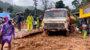 wayanad-landslide-live-updates:-2-killed,-7-missing-after-landslide-hits-tunnel-project;-heavy-rain-alerts-in-kerala